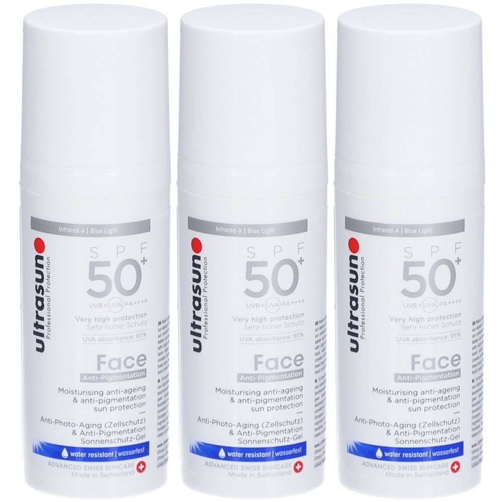Drei weiße Flaschen mit SPF 50+ Sonnenschutzmittel. Aufschrift: Ultrasun, Face, Anti-Aging, Anti-Pigmentierung. Wasserfest.