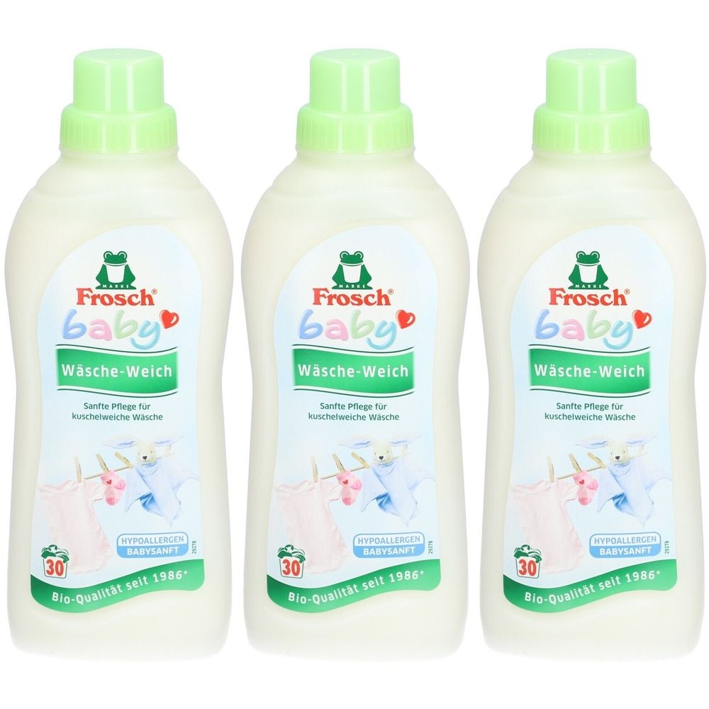 Drei Flaschen Frosch Baby Wäsche-Weich Weichspüler. Weiße Flaschen mit grünem Deckel und Etikett mit Frosch-Logo.