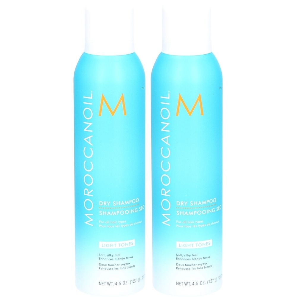 Zwei blaue Sprühflaschen mit weißem Deckel. Aufschrift: Moroccanoil, Dry Shampoo, Light Tones. Nettoinhalt: 4.5 oz (127 g).