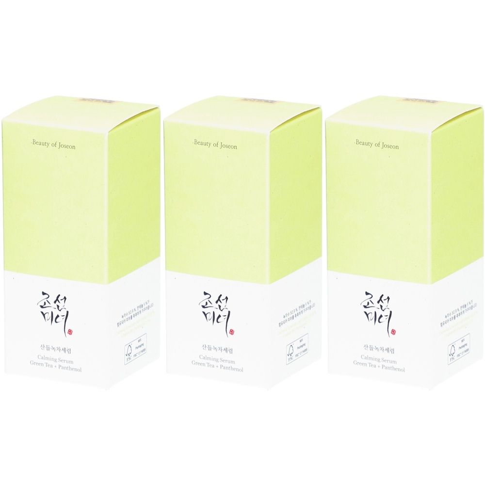 Drei quadratische Produktverpackungen. Oben hellgrün, unten weiß. Aufschrift: Beauty of Joseon, koreanische Schriftzeichen, Calming Serum.
