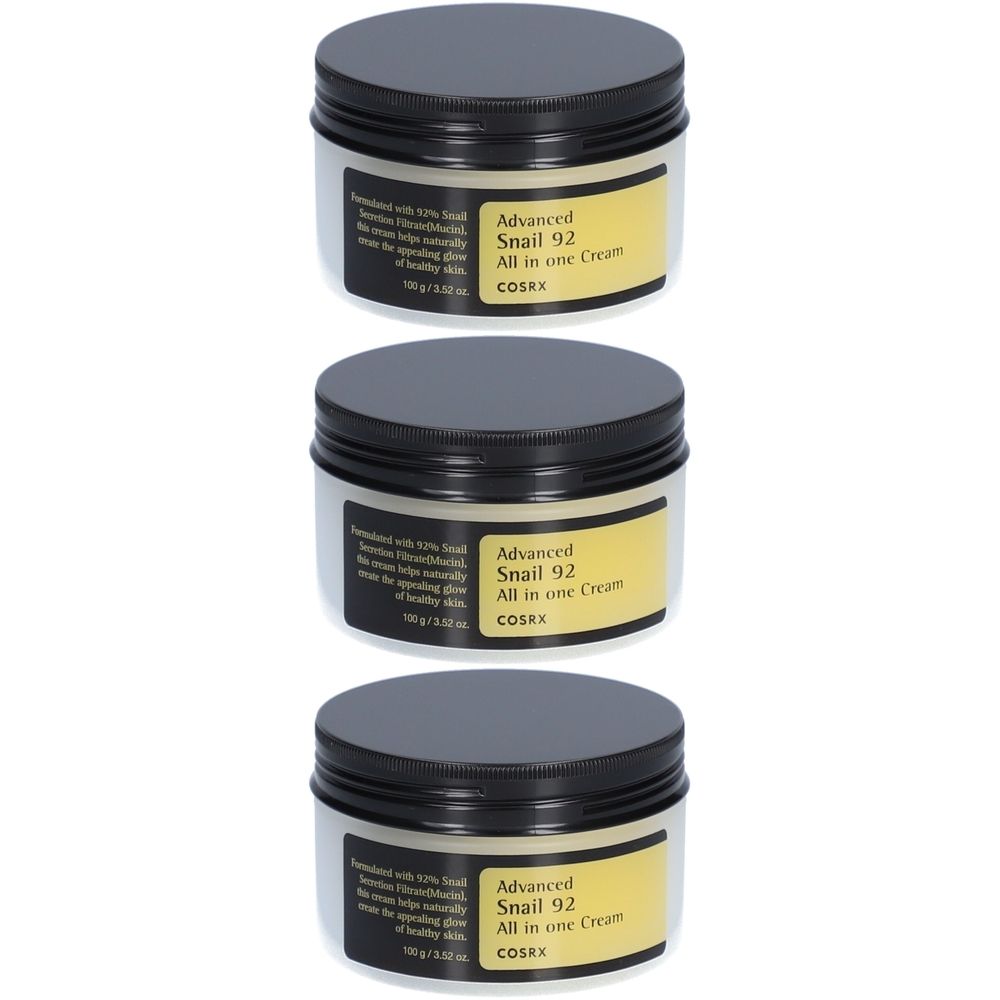 Drei Tiegel Creme mit schwarzem Deckel. Auf gelbem Etikett: Advanced Snail 92 All in one Cream, COSRX.