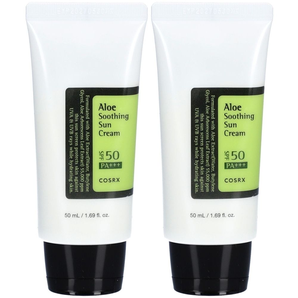 Zwei Tuben COSRX Sonnencreme. Weiße Tuben mit schwarzem Verschluss und grünem Etikett. Text: Aloe Soothing Sun Cream SPF50.
