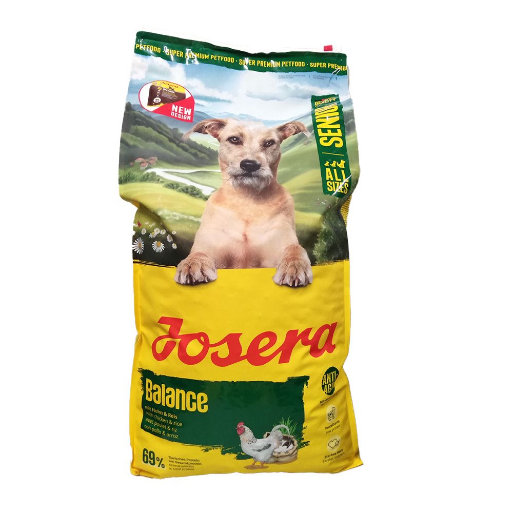 Gelber Beutel mit Hund und Produktnamen. Aufschrift: Josera Balance. Enthält 69% tierische Proteine. Für Senioren aller Größen.