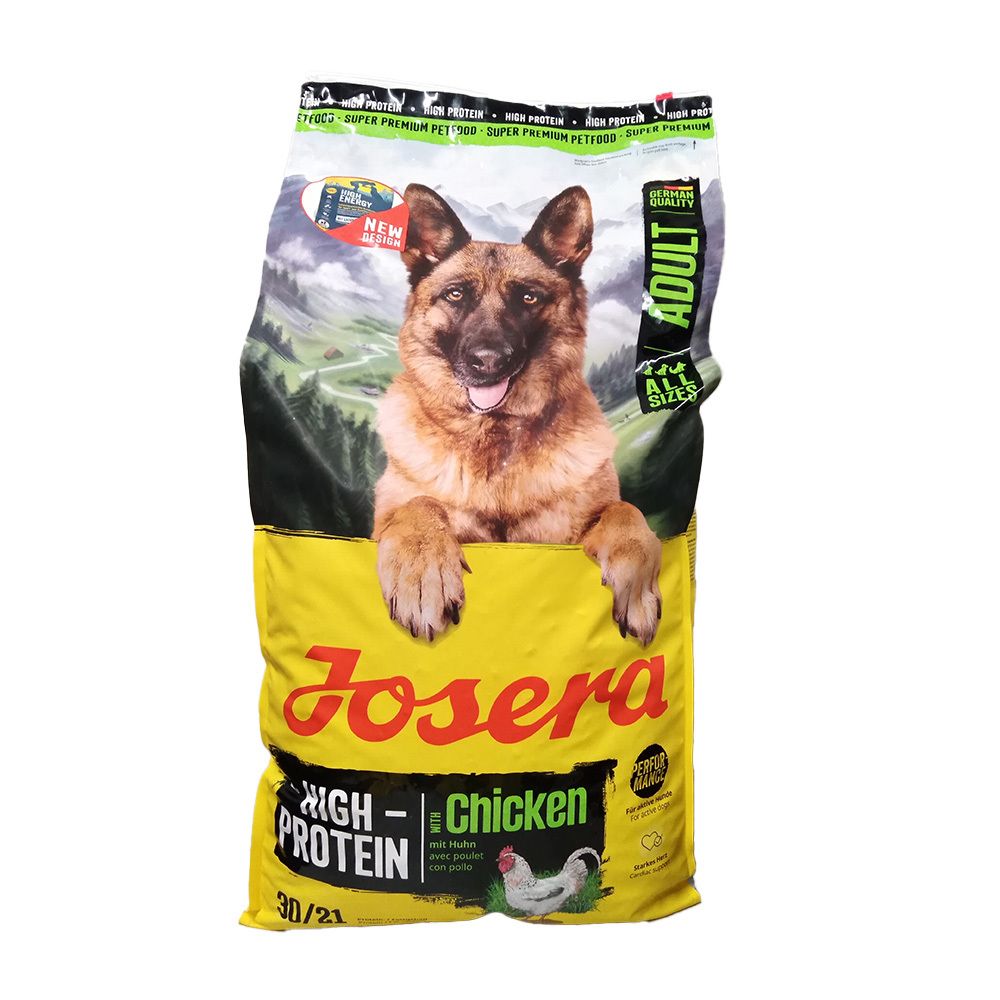 Gelber Beutel mit Josera-Logo und Hundefoto. Aufschrift: High Protein Chicken. Enthält ein Bild von einem Huhn.