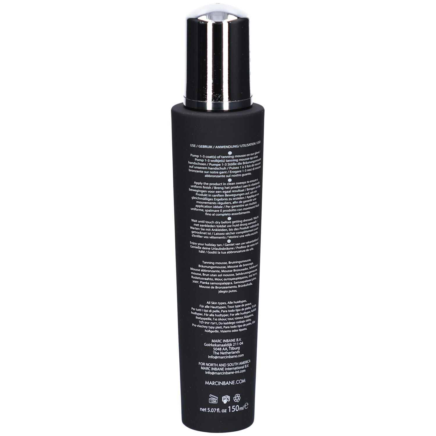 Schwarze Flasche mit silbernem Deckel. Text in Weiß. Produktname nicht erkennbar. Aufschrift in mehreren Sprachen.