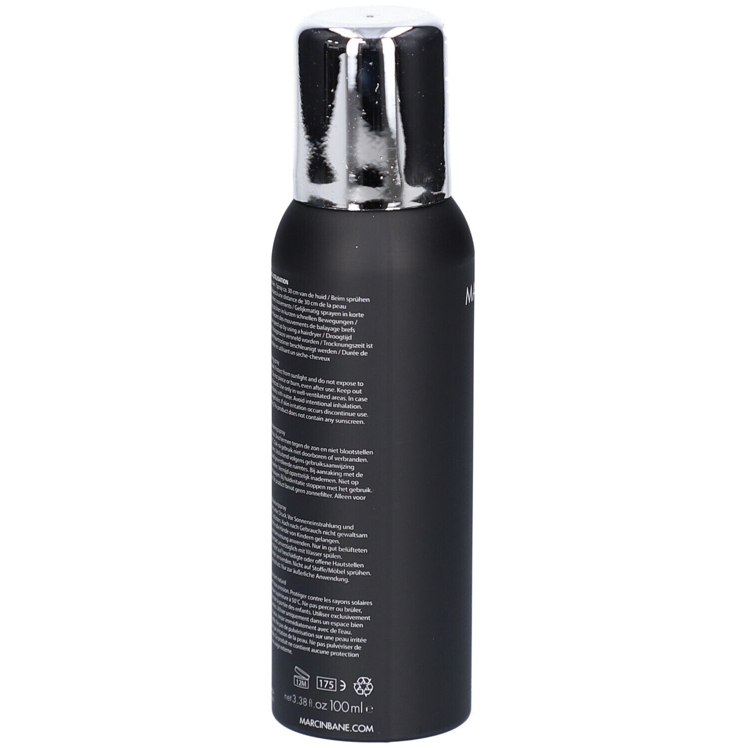Schwarze Sprühflasche mit silbernem Deckel. Text auf der Flasche. MARC INBANE. Hyaluronic Tanning Spray.