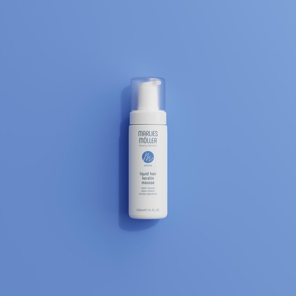 Weiße Flasche mit Pumpspender, Marlies Möller, Liquid Hair Keratin Mousse, 250ml.