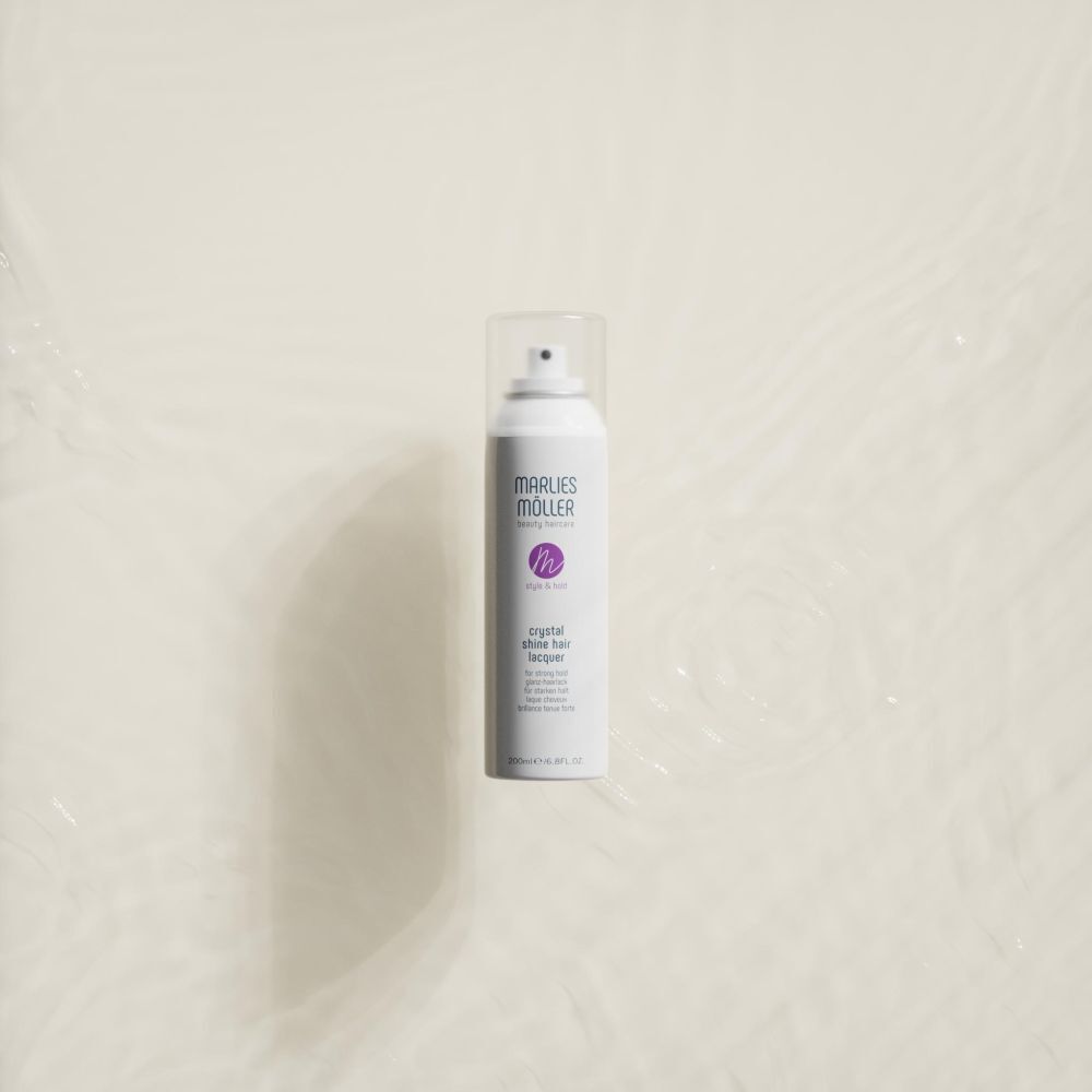 Weiße Sprühdose mit Marlies Möller Logo und Aufschrift 'crystal shine hair spray'.