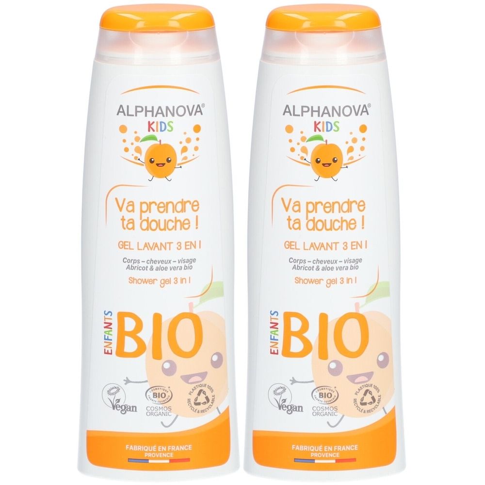 Zwei Flaschen Duschgel für Kinder. Aufschrift: ALPHANOVA KIDS, BIO, 3-in-1. Mit Aprikose & Aloe Vera. Vegan.
