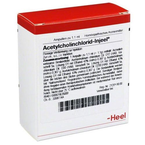 Karton mit Acetylcholinchlorid-Injeel®. Weiß mit rotem Deckel. Text: Flüssige Verdünnung zur Injektion. Marke: Heel.