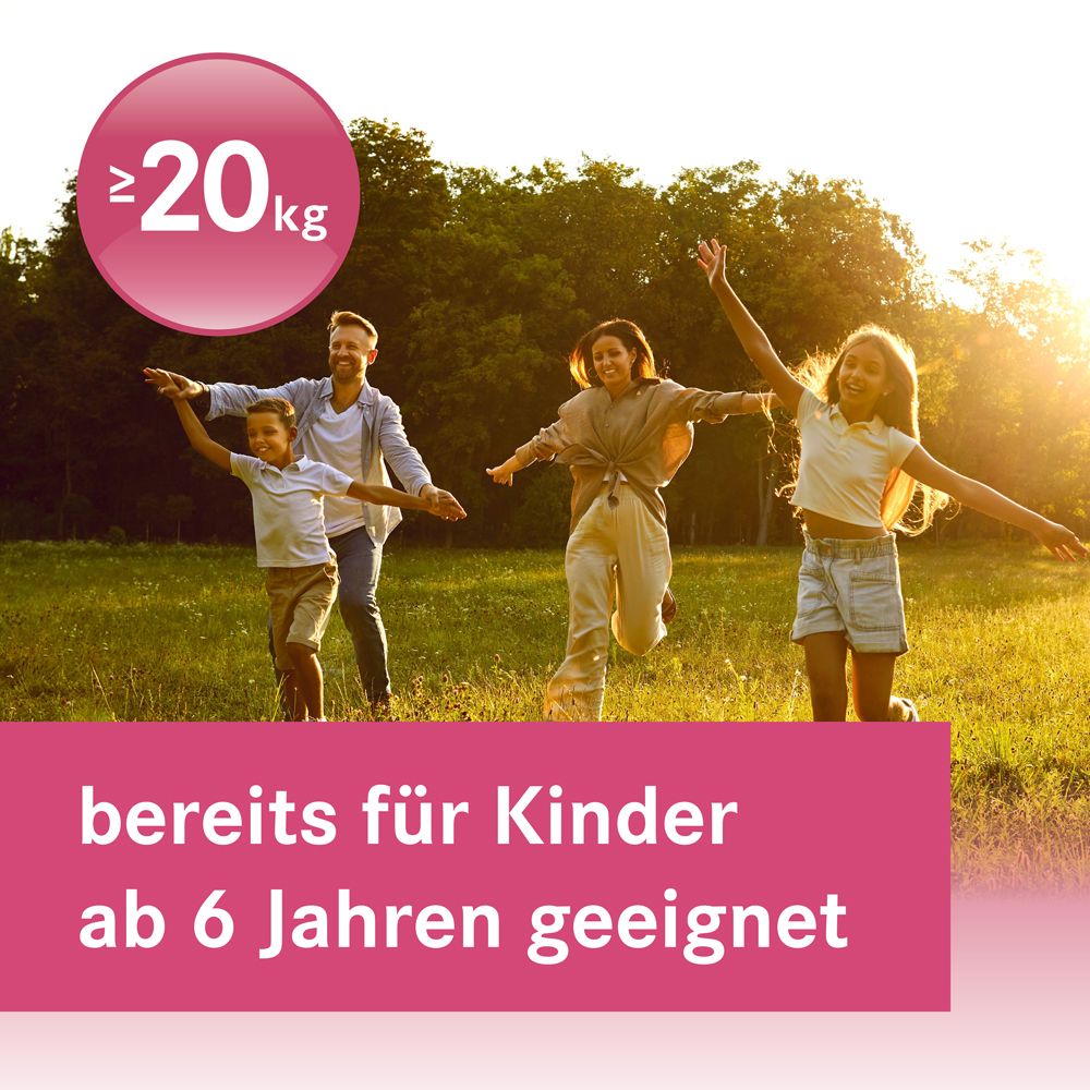 Familie im Freien, Text: bereits für Kinder ab 6 Jahren geeignet. Pinker Hintergrund.