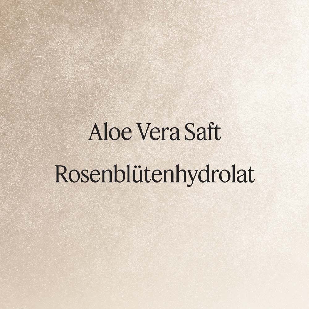 Text auf beigem Hintergrund: Aloe Vera Saft, Rosenblütenhydrolat.