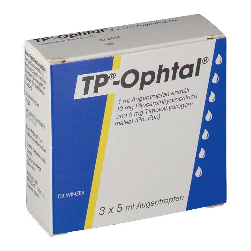 Karton TP®-Ophtal®. Blaue und weiße Verpackung. Enthält 3 x 5 ml Augentropfen. Aufschrift: 1 ml Augentropfen enthält 10 mg Pilocarpinhydrochlorid und 5 mg Timololhydrogenmaleat (Ph. Eur.).