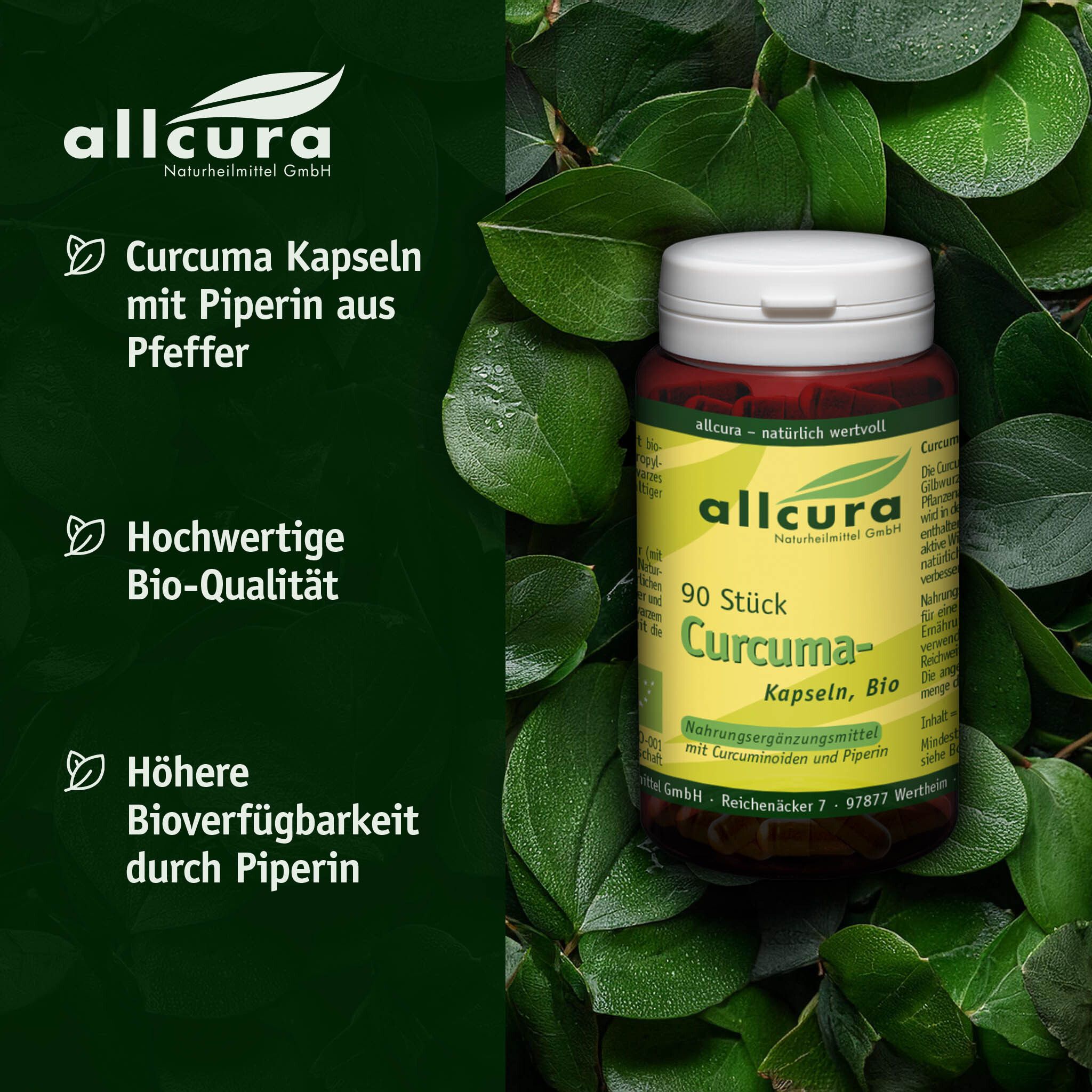 Braune Flasche mit weißen Deckel. Aufschrift: allcura, 90 Stück Curcuma-Kapseln, Bio. Auf Blättern.