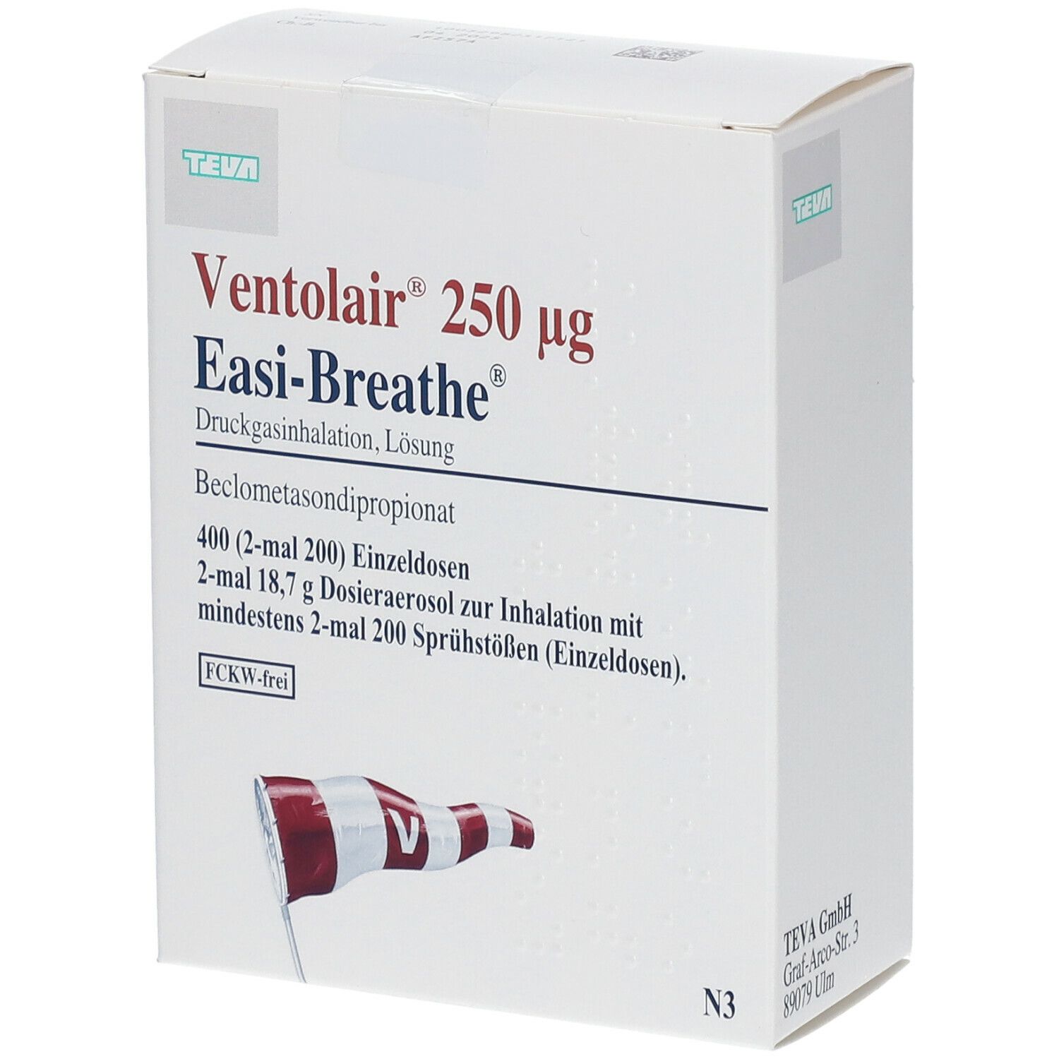 Weiße Verpackung mit Aufdruck. Oben links Logo. Schriftzug: Ventolair 250 µg Easi-Breathe. Text und Abbildung eines Windpfeils.