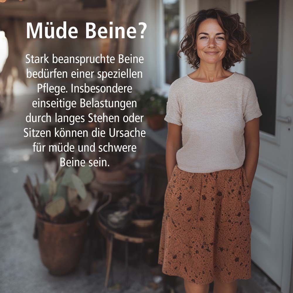 Frau steht vor Tür. Text: Müde Beine? Stark beanspruchte Beine bedürfen Pflege. Ursache für müde Beine.