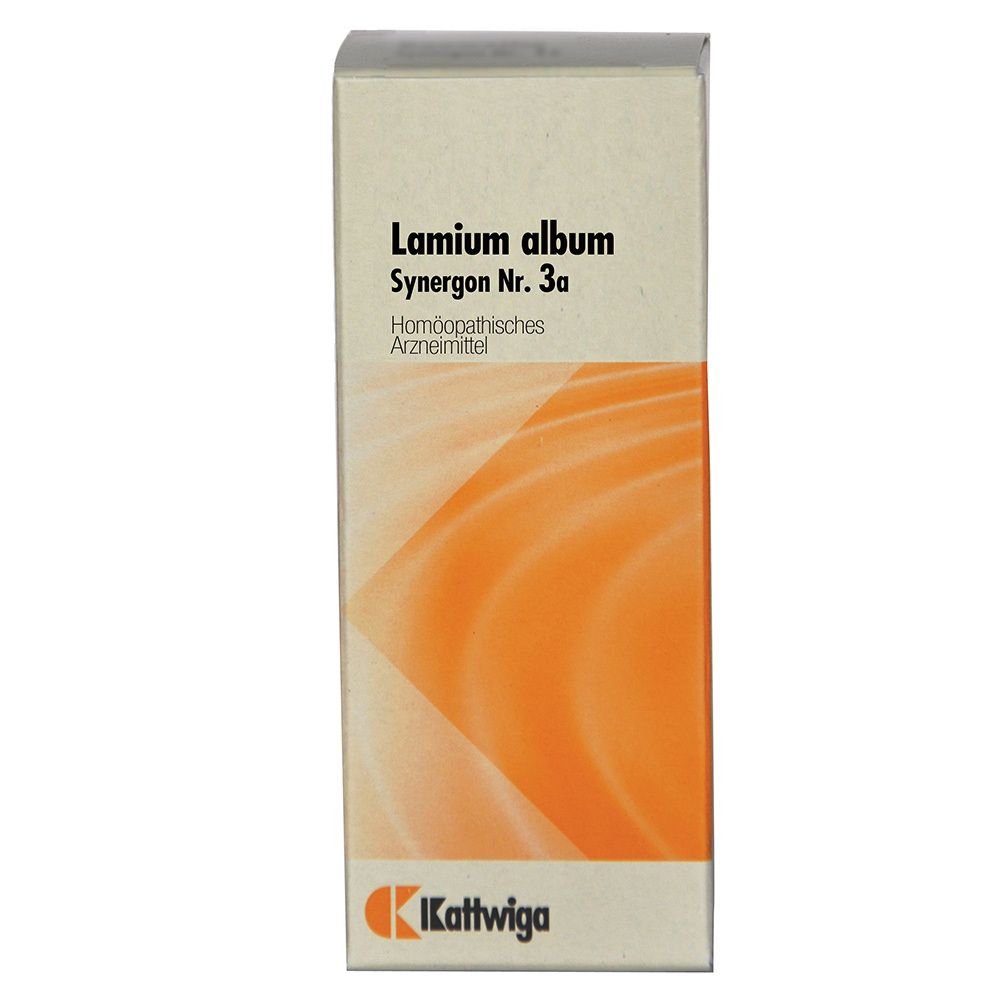 Karton mit Produktinformationen. Aufschrift: Lamium album Synergon Nr. 3a. Homöopathisches Arzneimittel. Marke: Kattwiga.