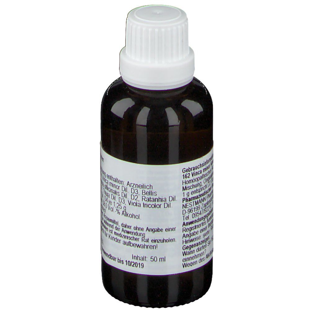 Braune Glasflasche mit weißem Verschluss. Etikett mit Inhaltsangabe: 50 ml. Enthält Vinca minor, Bellis, Ratanhia, etc.