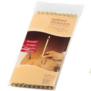 Verpackung mit Ohrkerzen. Aufschrift: traditional Ohrkerzen. Abbildung einer Anwendung.