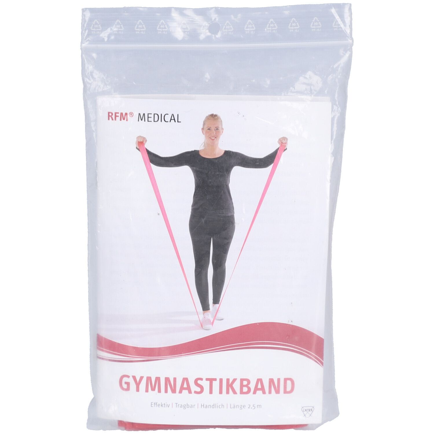 Gymnastikband in Folienverpackung. Aufdruck mit Frau, die Band hält. Rotes Band, Produktname: GYMNASTIKBAND. Marke: RFM MEDICAL.