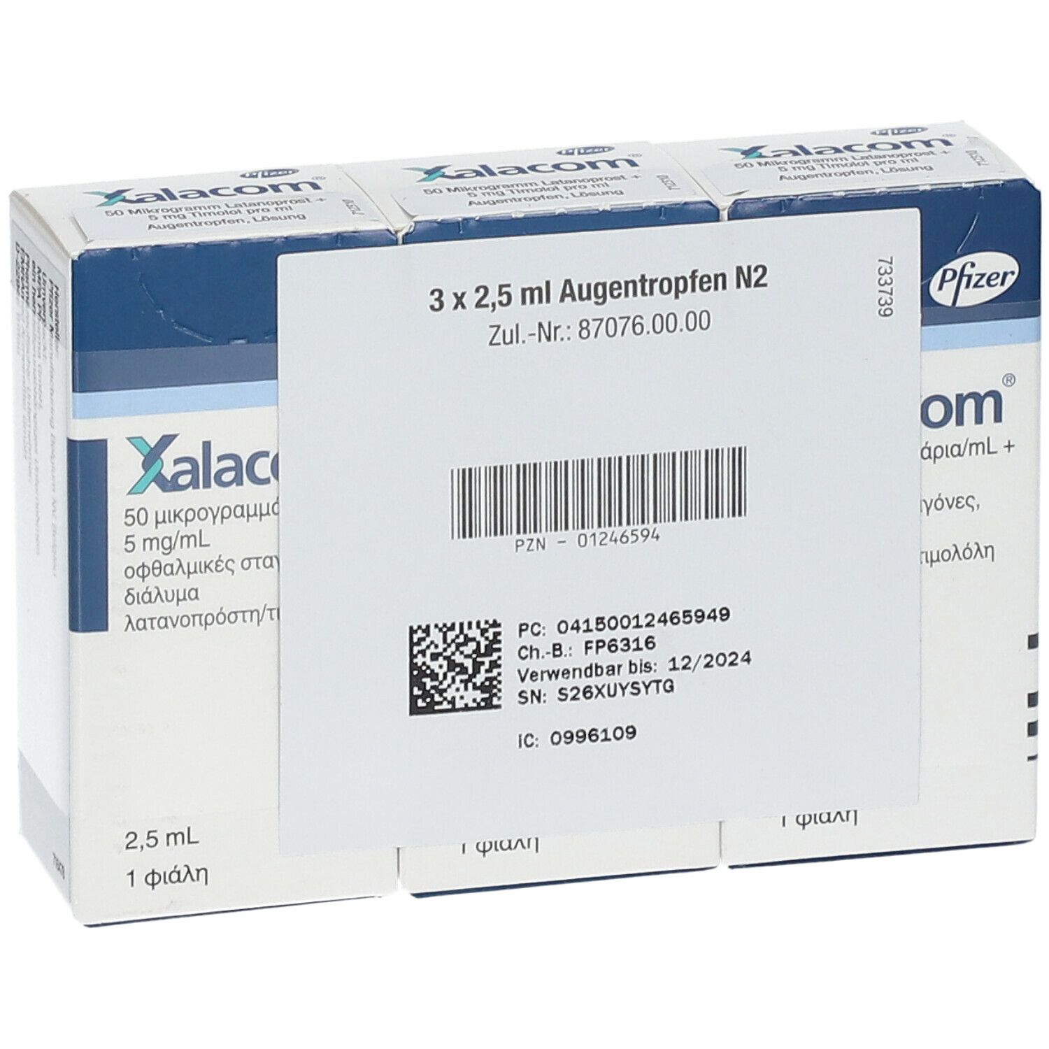 Verpackung von Xalacom Augentropfen. Enthält 3 x 2,5 ml. Aufdrucke mit Produktinformationen und Barcode.