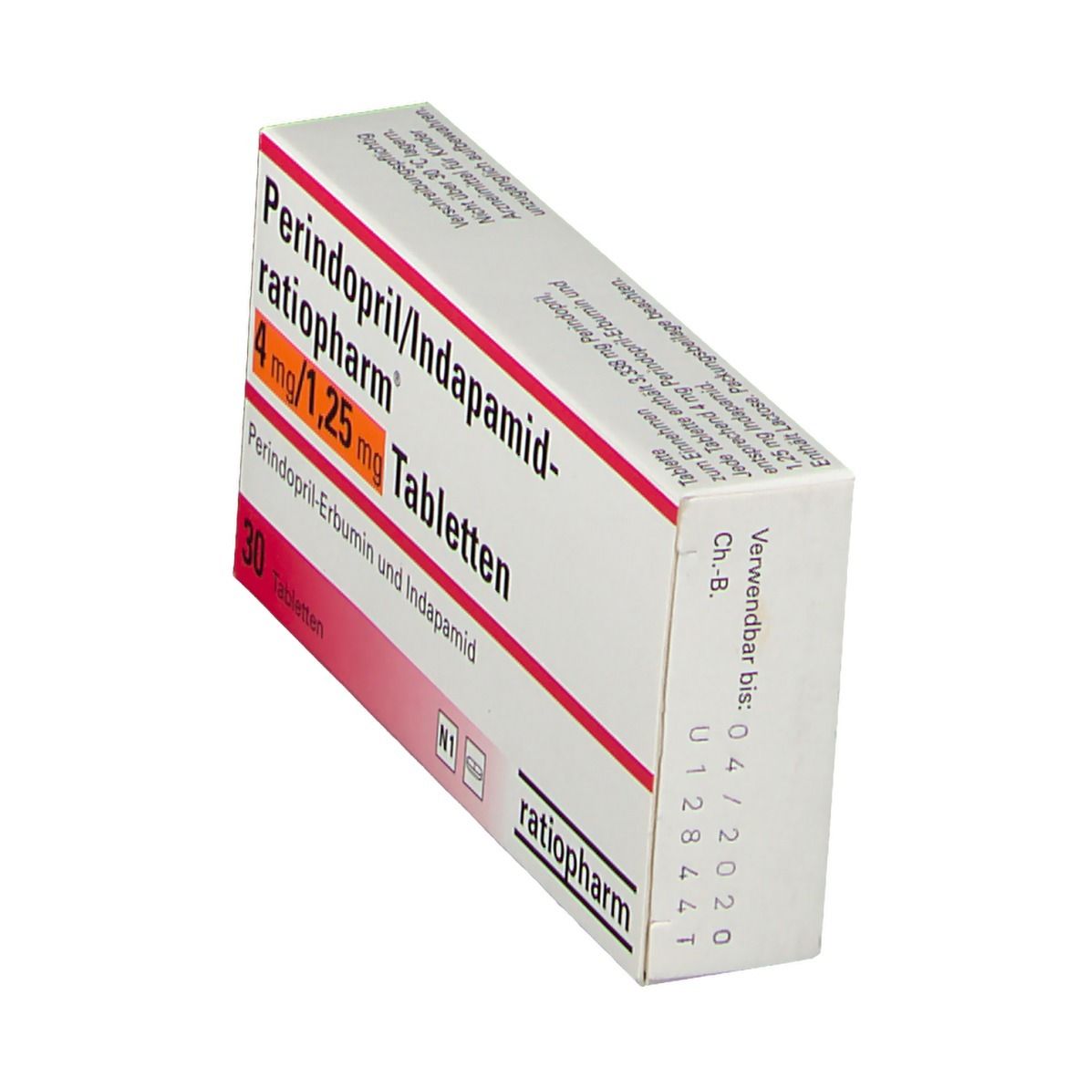 Schachtel mit Perindopril/Indapamid-ratiopharm Tabletten. Aufschrift: 4 mg/1,25 mg. Marke ratiopharm. Verfallsdatum 04/2020.