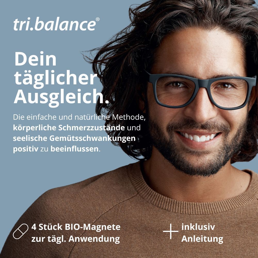 Mann mit Brille lächelt. Text: tri.balance, Dein täglicher Ausgleich. 4 Bio-Magnete, Anleitung.