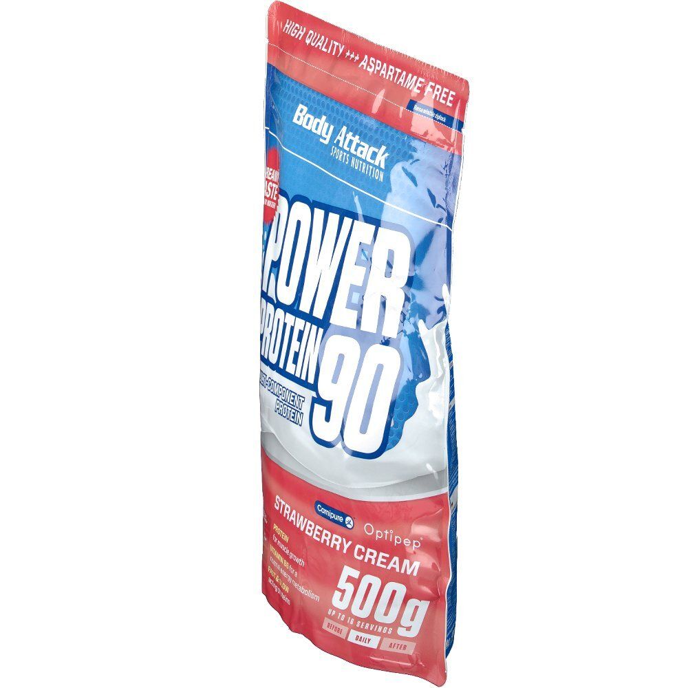 Schrägansicht des Beutels Body Attack Power Protein 90 Erdbeer-Sahne. Haupttext: Power Protein 90. 500g. Aspartamfrei. Cremiger Geschmack.