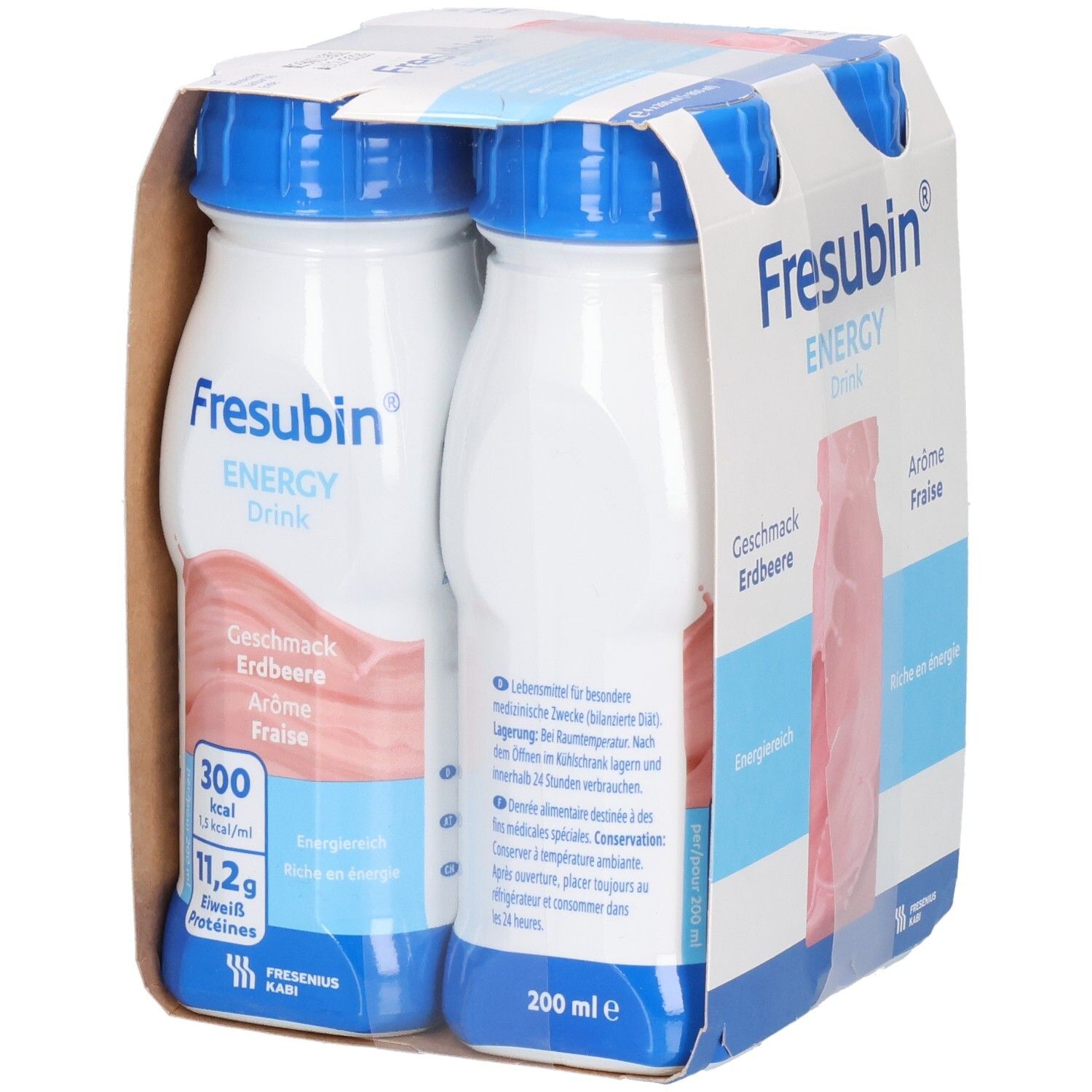Packung mit vier Flaschen FRESUBIN ENERGY DRINK Erdbeere. Zwei Flaschen sichtbar, blaue Deckel, weißes Etikett.