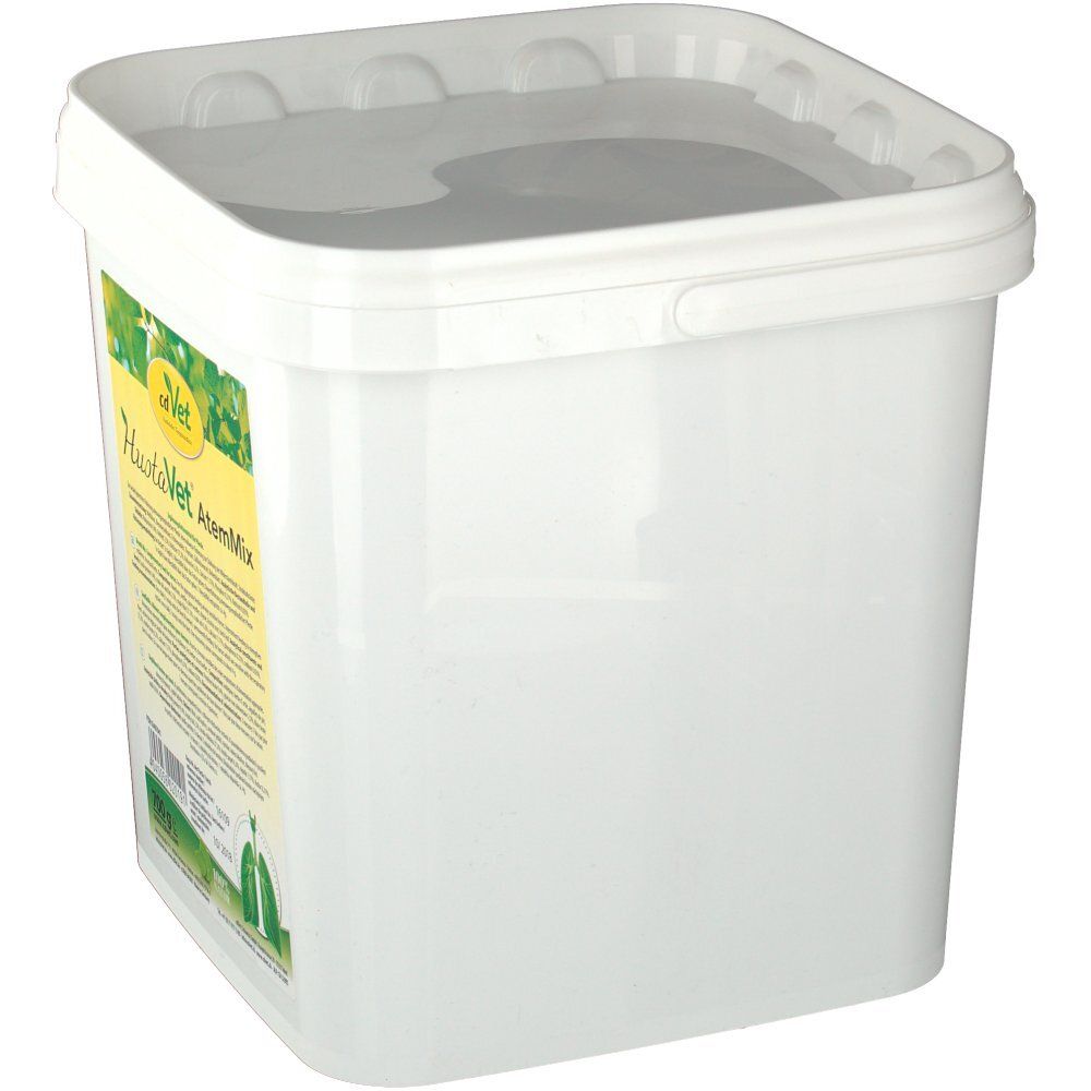 Weißer, quadratischer Eimer mit Deckel. Aufkleber mit Produktnamen cd Vet HustaVet AtemMix. Teilansicht.