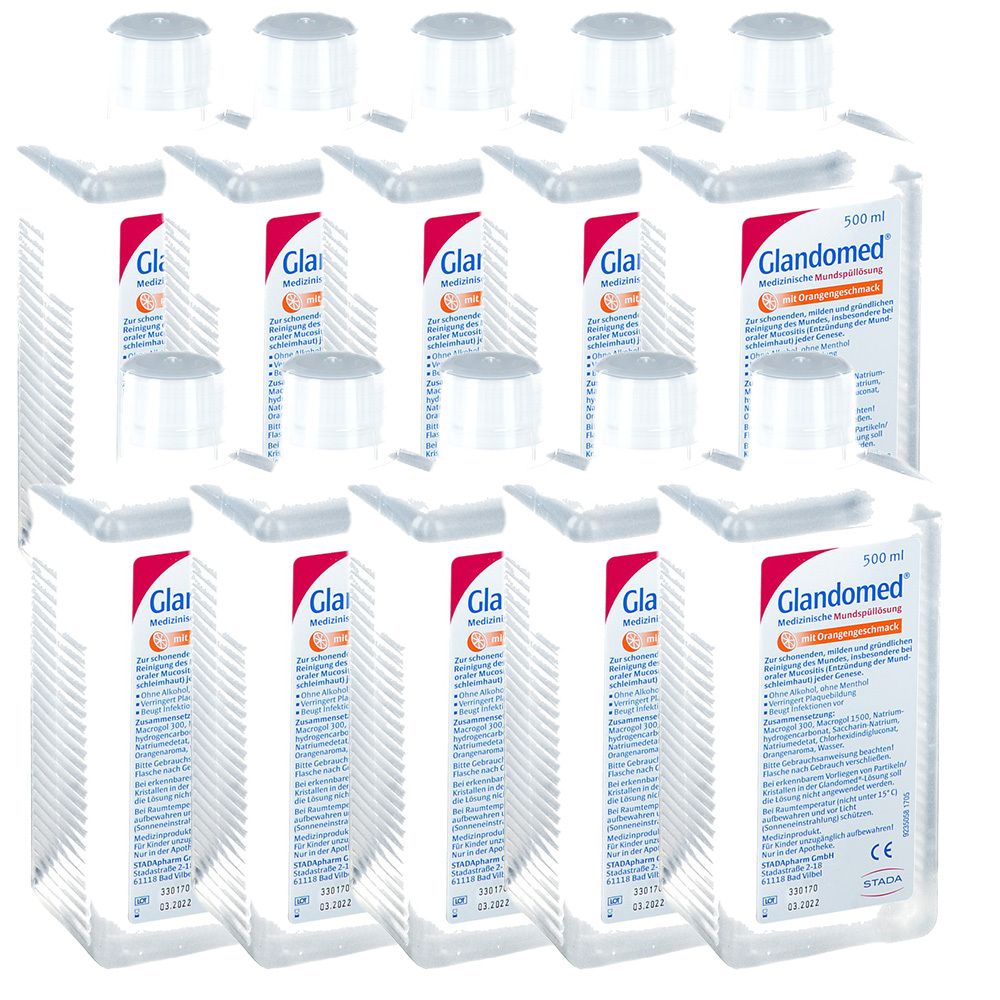 Mehrere Flaschen Glandomed Mundspüllösung. Weiße Flaschen mit roter und blauer Beschriftung. Klare Flüssigkeit sichtbar.