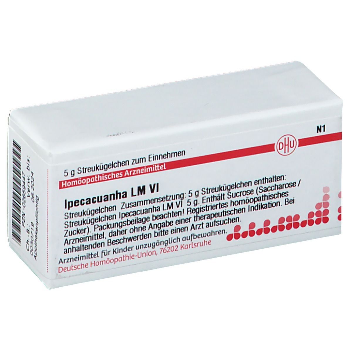 Weiße rechteckige Schachtel mit roter Schrift und DHU-Logo. Beschriftung: Ipecacuanha LM VI, 5 g Streukügelchen. N1.