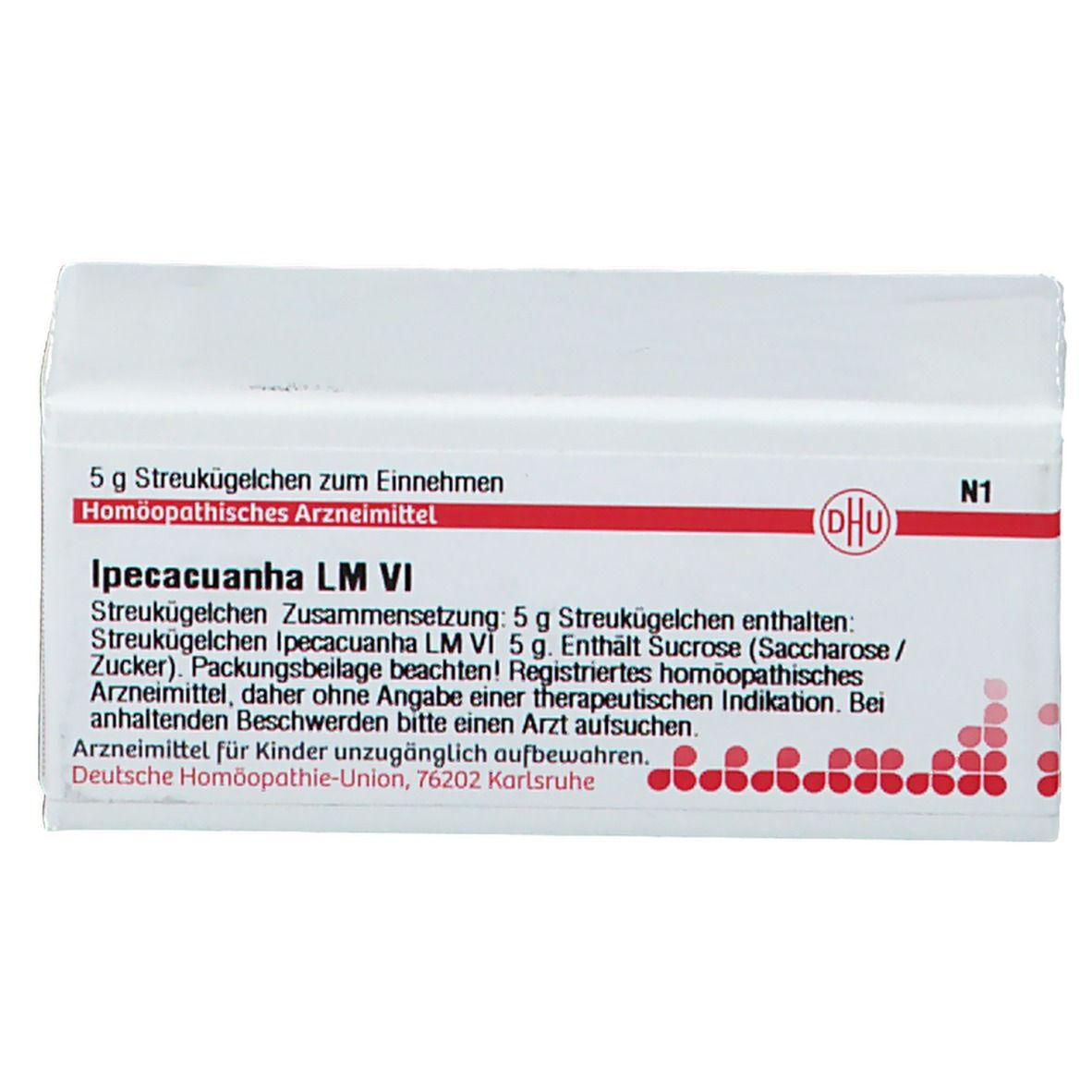 Weiße Schachtel mit roter Schrift und DHU-Logo. Beschriftung: Ipecacuanha LM VI, 5 g Streukügelchen. Homöopathisches Arzneimittel.