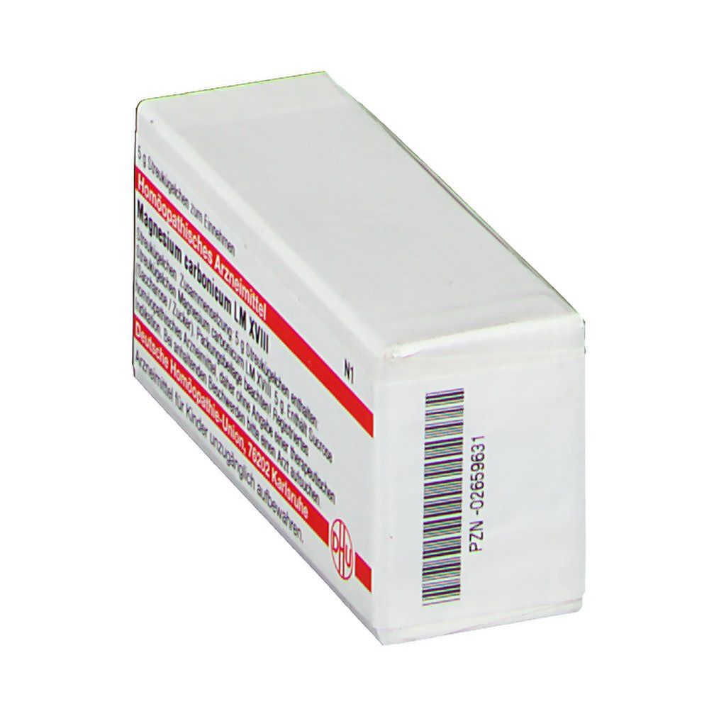Karton mit roter Schrift. Aufschrift: Homöopathisches Arzneimittel, Magnesium carbonicum LM XVIII, DHU Logo. Barcode.