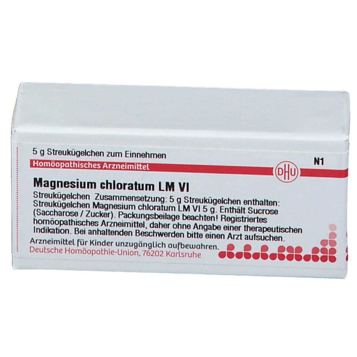 Weiße Schachtel mit roter und schwarzer Schrift. Aufschrift: Magnesium chloratum LM VI, DHU Logo. Enthält Streukügelchen.