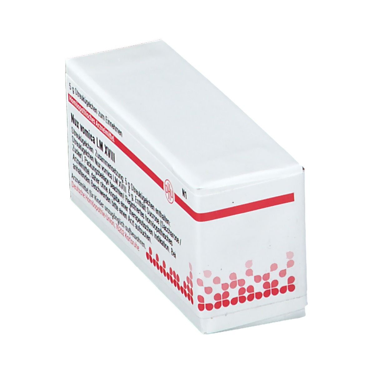 Schräg gestellte weiße Schachtel mit roter Schrift und Logo. Text: Nux vomica LM XVIII, 5 g Streukügelchen. Homöopathisches Arzneimittel.
