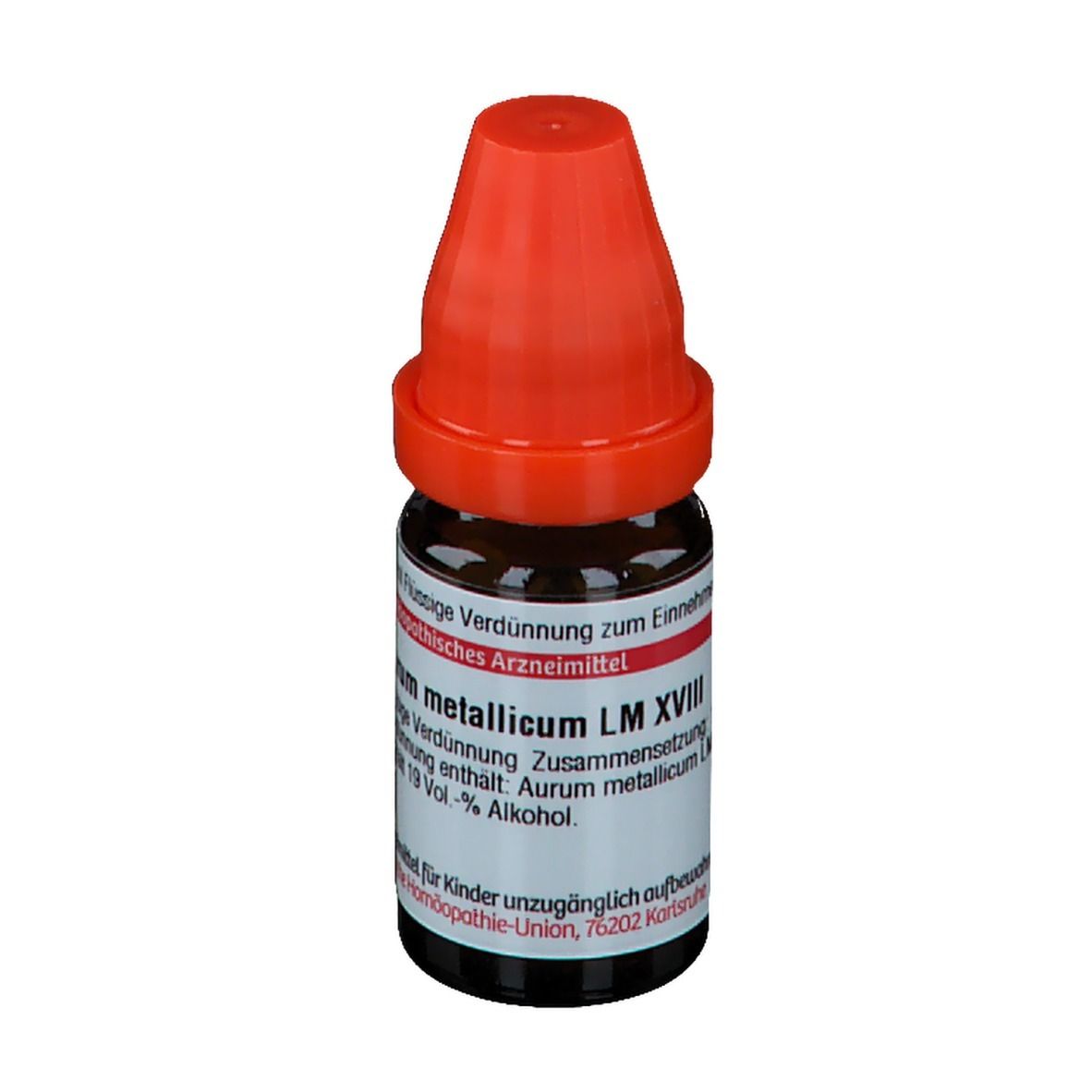 Braune Glasflasche mit rotem Verschluss. Beschriftung: Aurum metallicum LM XVIII, homöopathisches Arzneimittel.