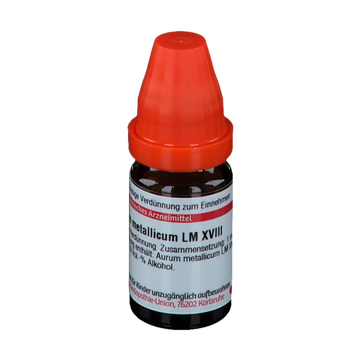 Braune Glasflasche mit rotem Verschluss. Beschriftung: Aurum metallicum LM XVIII, homöopathisches Arzneimittel. 1 ml.
