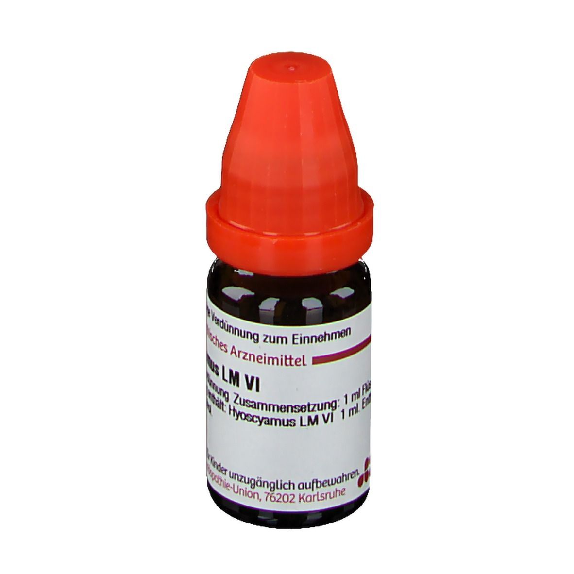 Braune Glasflasche mit rotem Verschluss. Beschriftung: Hyoscyamus LM VI, Homöopathisches Arzneimittel. Enthält 1 ml Flüssigkeit.