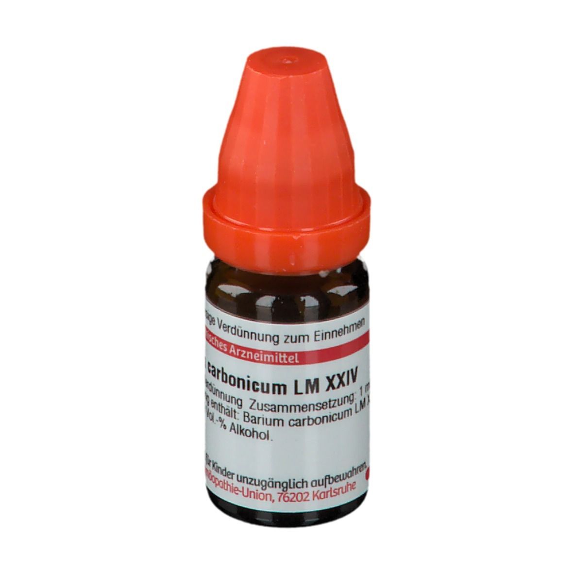 Braune Glasflasche mit rotem Verschluss. Beschriftung: Barium carbonicum LM XXIV. Apothekenpflichtig.