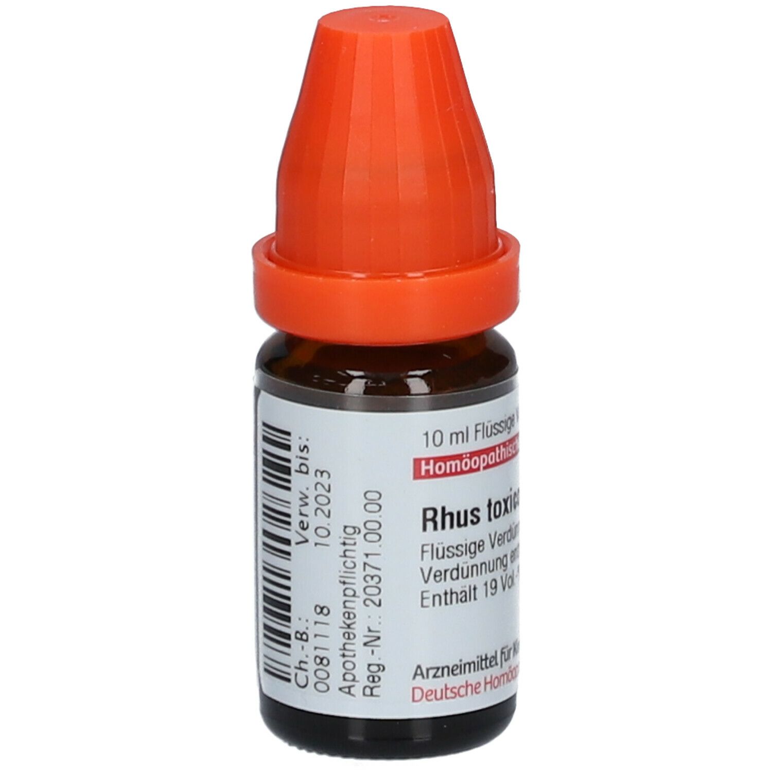Braune Glasflasche mit orangefarbenem Verschluss. Etikett mit Barcode und Text: Rhus toxicodendron, homöopathisches Arzneimittel.