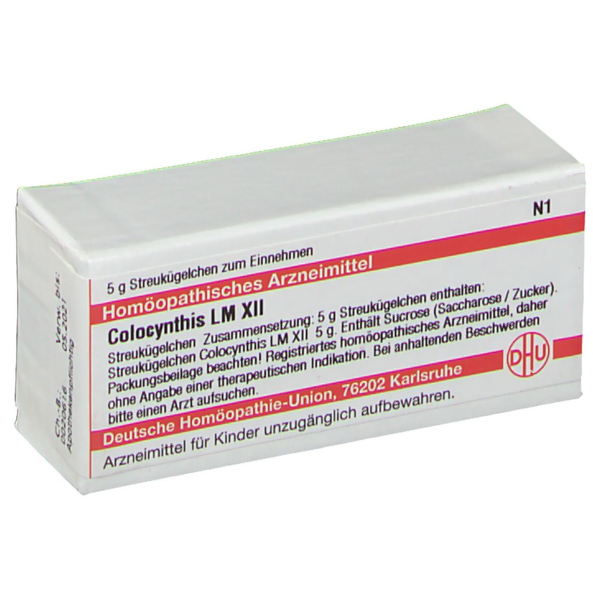 Weiße Schachtel mit roter Schrift. Aufschrift: Colocynthis LM XII, Homöopathisches Arzneimittel. Enthält 5 g Streukügelchen.