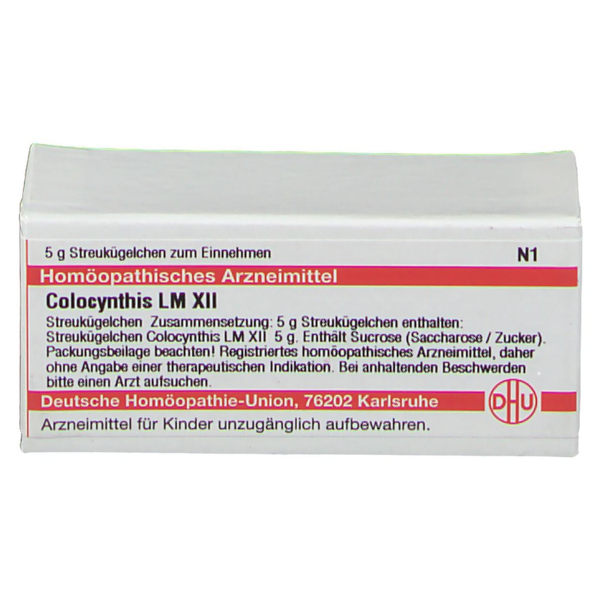 Weiße Schachtel mit roter Schrift. Aufschrift: Colocynthis LM XII, Homöopathisches Arzneimittel. Enthält 5 g Streukügelchen.
