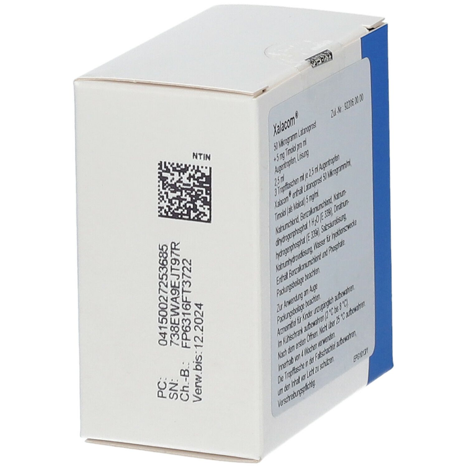 Weiße Faltschachtel mit Barcode und Text. Aufdruck: Xalacom, Chargennummer, Verfallsdatum.
