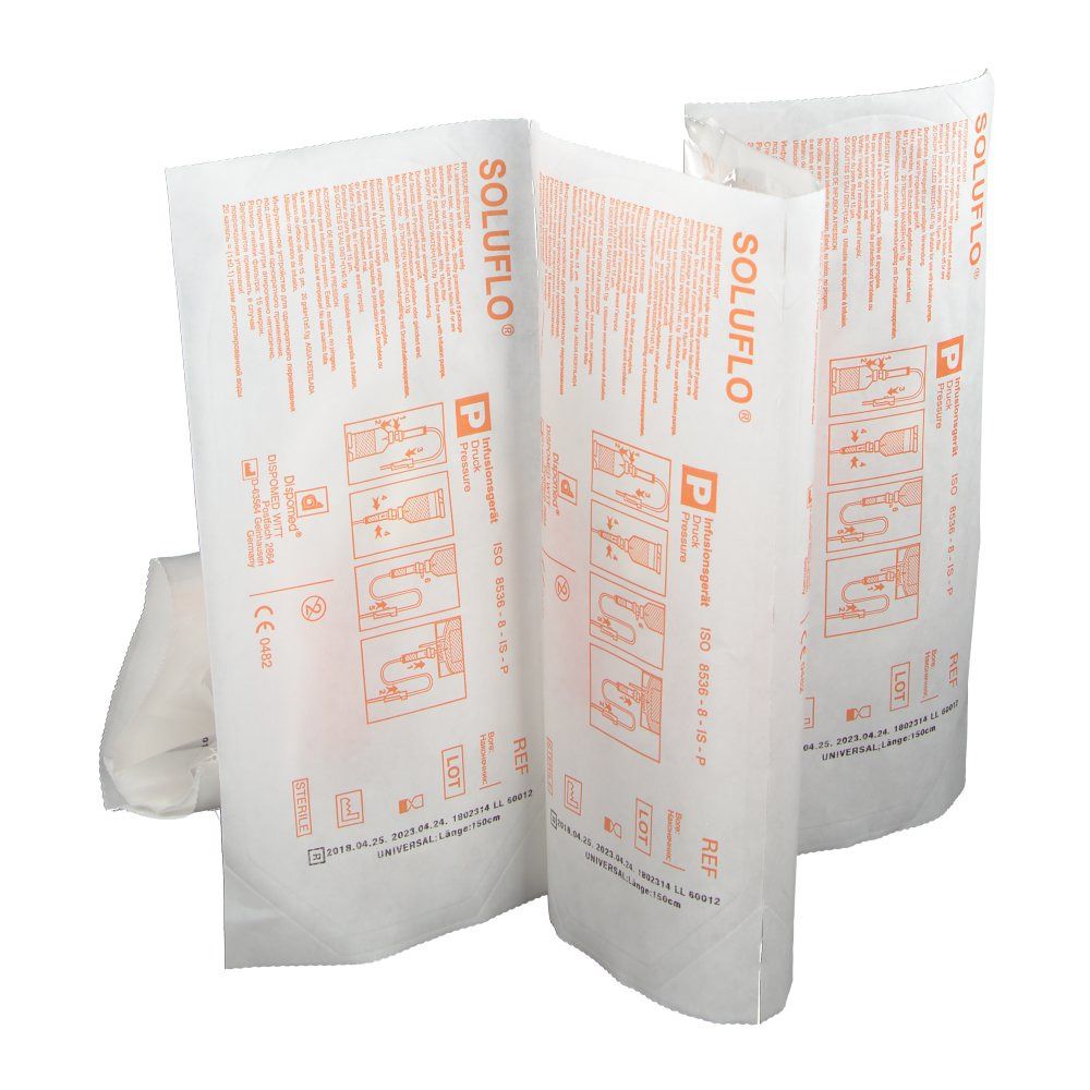Mehrere Verpackungen von SOLUFLO® Infusionssets. Weiße Verpackung mit orangefarbenem Druck. Piktogramme und Produktinformationen.