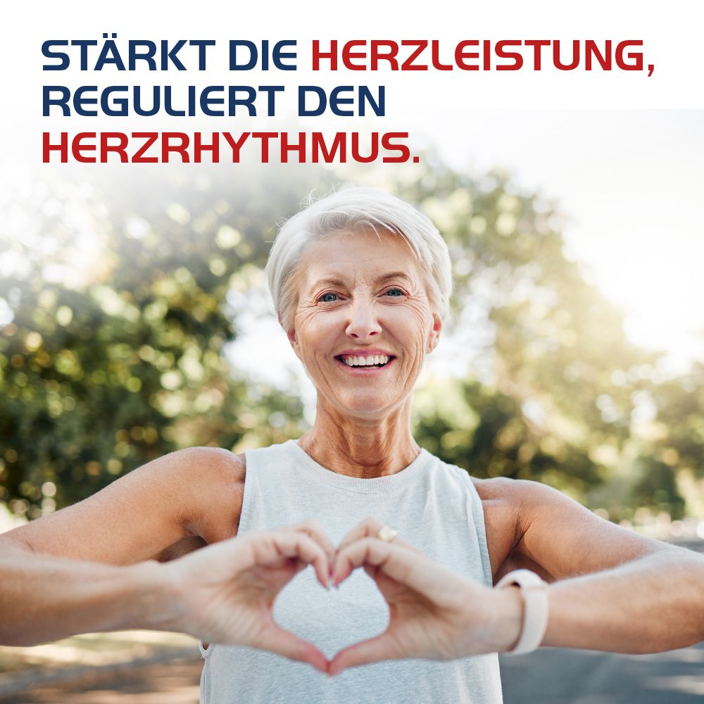 Ältere Frau formt mit den Händen ein Herz. Text: Stärkt die Herzleistung, reguliert den Herzrhythmus.