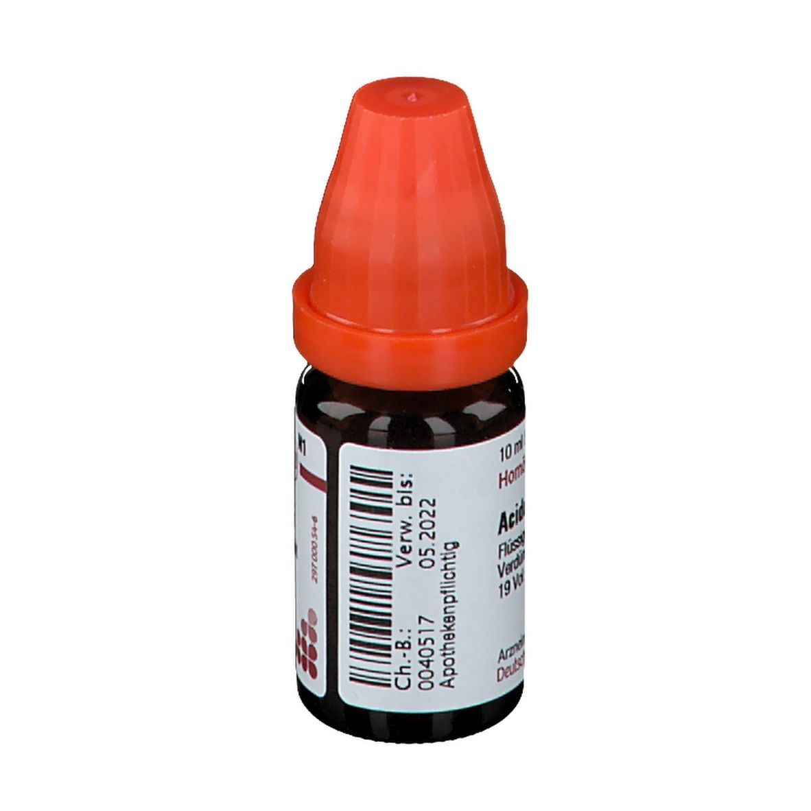 Braune Glasflasche mit rotem Verschluss. Beschriftung: 10 ml Flüssige Verdünnung, Acidum nitricum, Apothekenpflichtig, Verwendbar bis 05.2022.