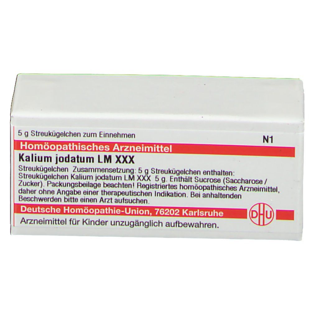 Weiße Schachtel mit roter Schrift. Aufschrift: DHU Kalium jodatum LM XXX. Homöopathisches Arzneimittel. Enthält Streukügelchen.