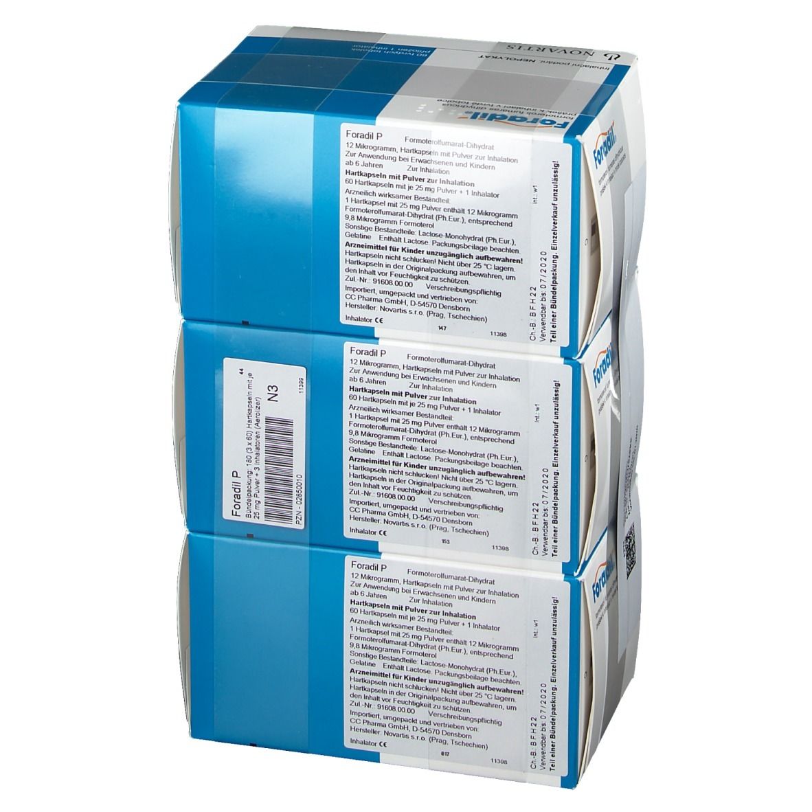 Drei Schachteln Foradil P, blau-weiß. Aufdrucke mit Produktinformationen. Stapel mit N3-Aufkleber.