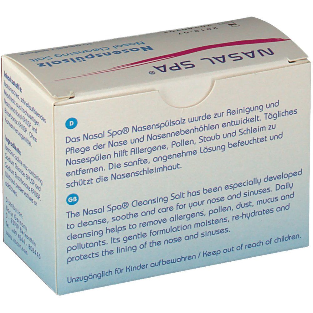 Karton mit Nasenspülsalz. Rückseite mit Text. Aufschrift: NASAL SPA® Nasenspülsalz. Beschreibung der Anwendung und Inhaltsstoffe.